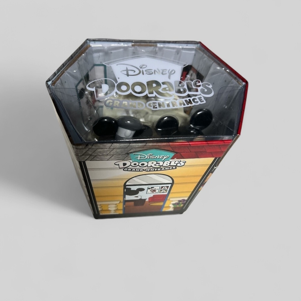Disney Doorables Grand Entrance Mickey Mouse 2-Pack (Steamboat Willie + Classic) - Picture 8 of 8